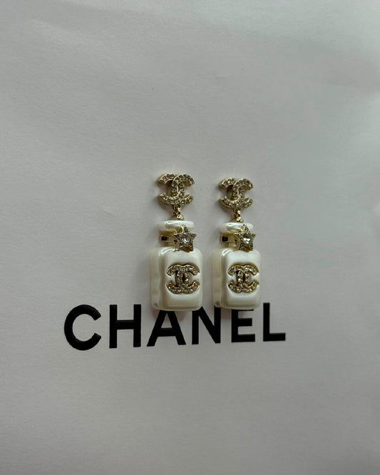 Arete Chanel botella dorado