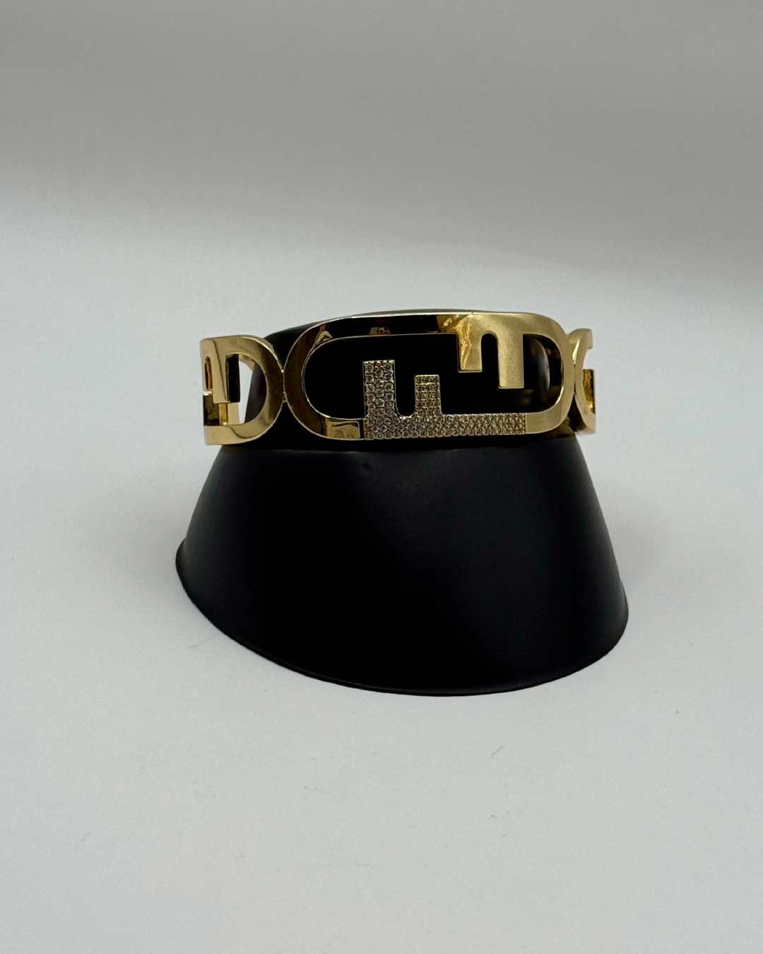 Brazalete Fendi Dorado