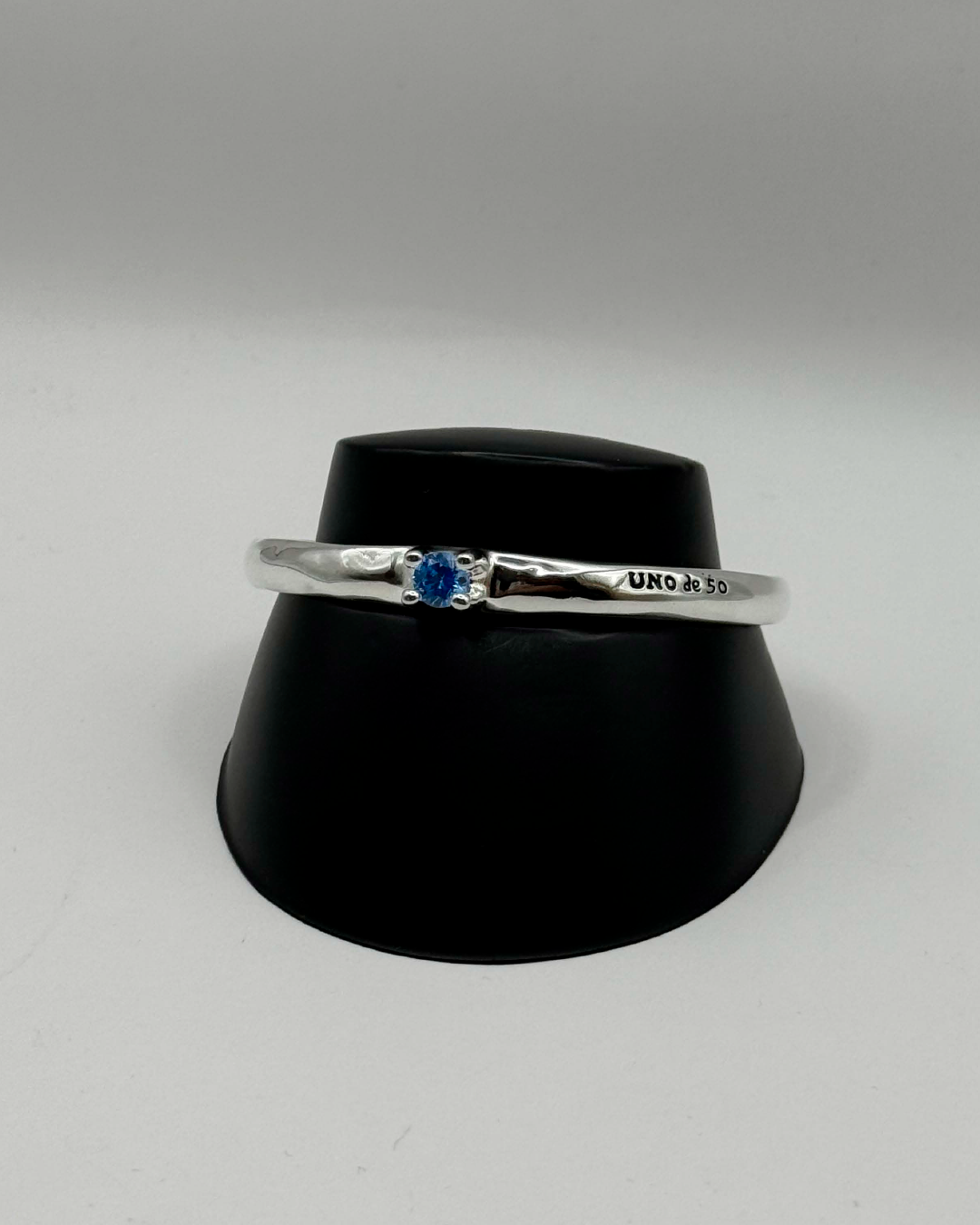 Brazalete uno de 50 acero bañado en plata